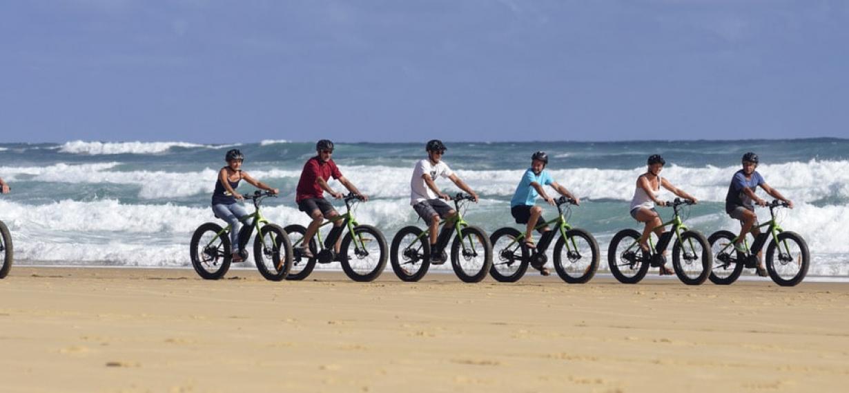 Pratique du fatbike sur la plage