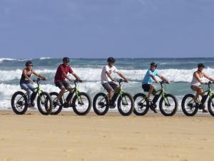 Pratique du fatbike sur la plage