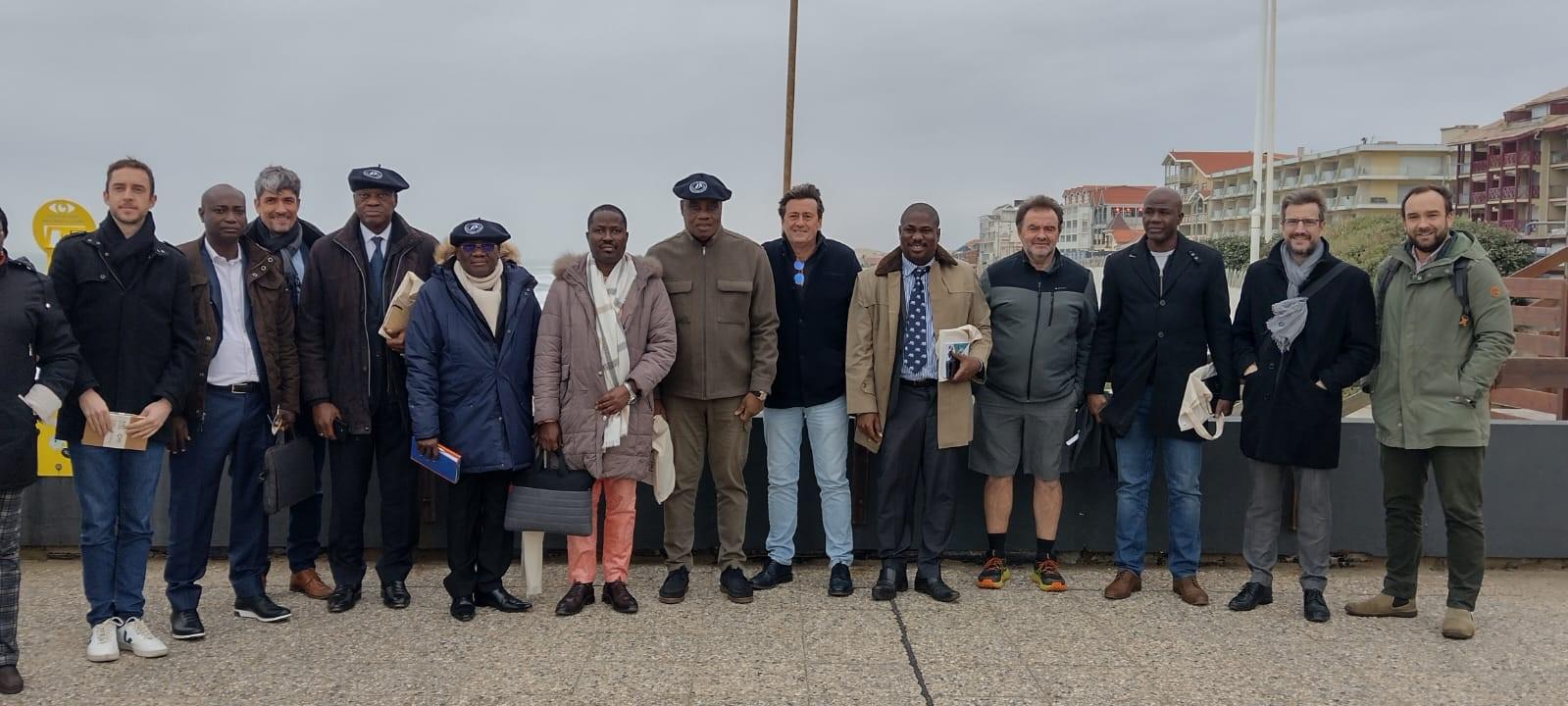 Délégation togolaise sur le front de mer de Lacanau