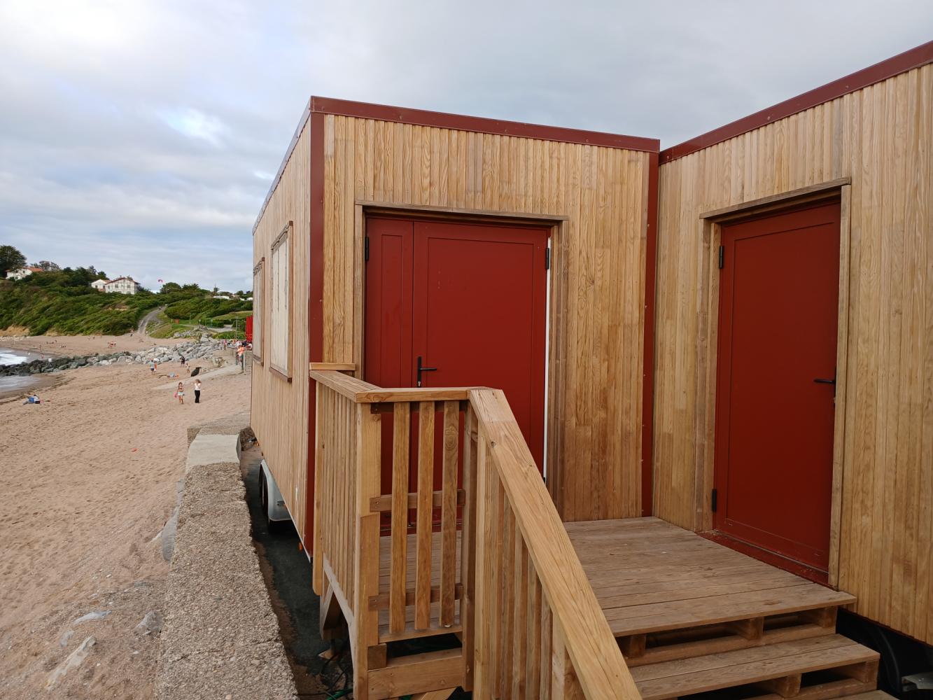 Poste de secours mobile sur châssis 