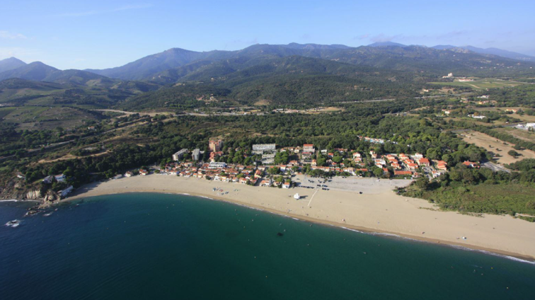 Vue aérienne de la plage du Racou
