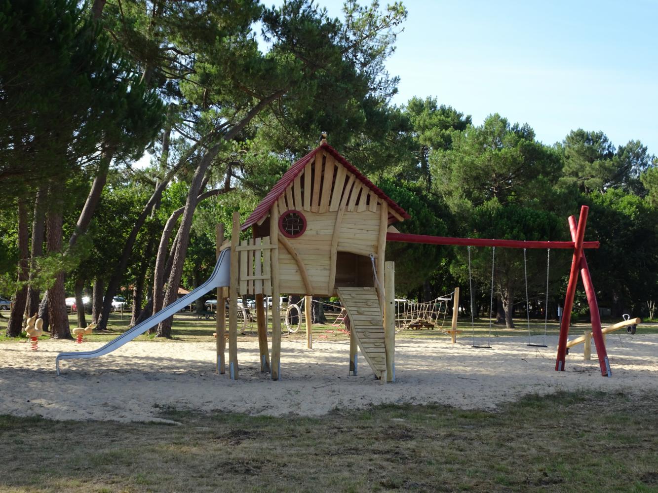 Aire de jeux bois 