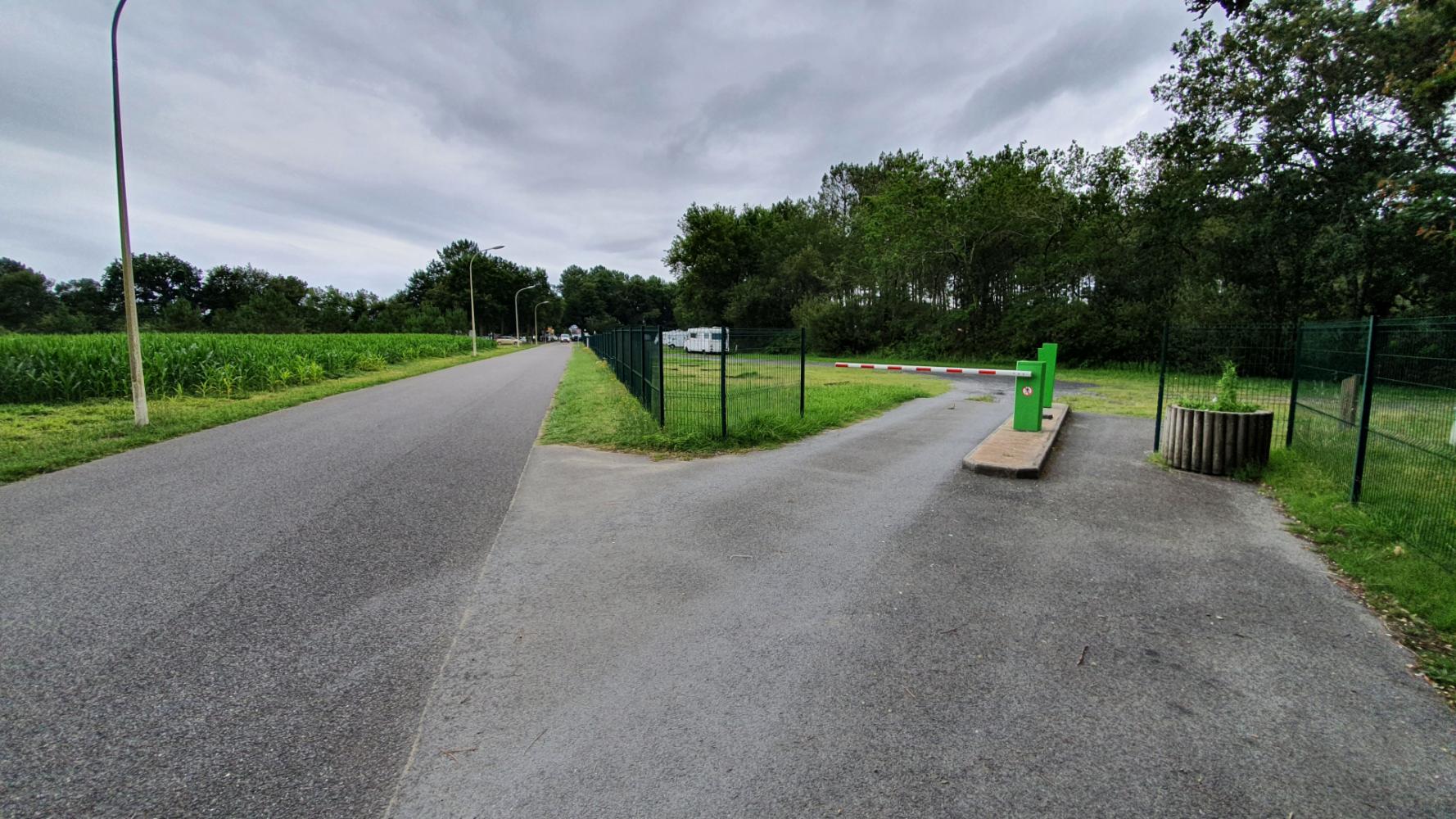 Accès au site d'Azur - Aire de camping car 