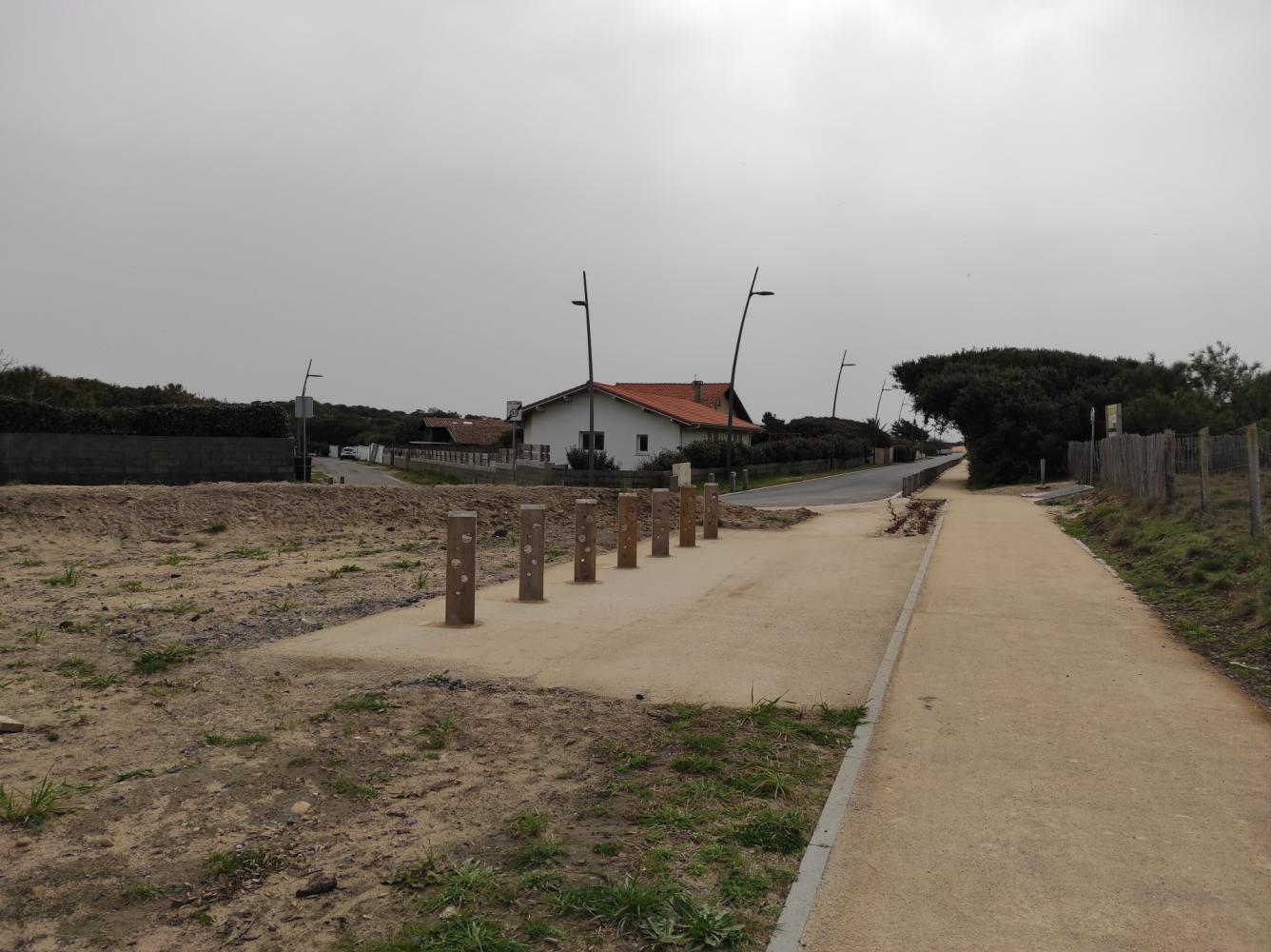 Réaménagement de l'Allée des Pyrénées : création d'un chemin piéton, protection de la dune