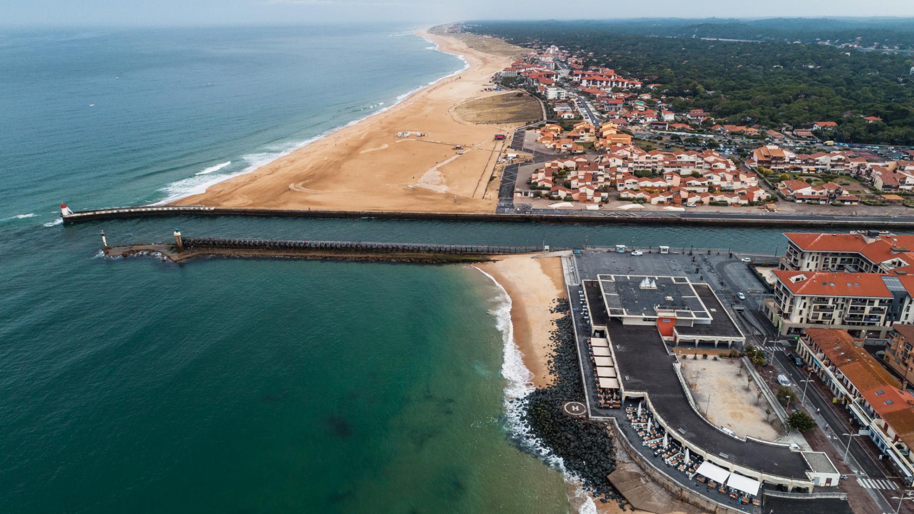 Vue aérienne du front de mer Nord de Capbreton