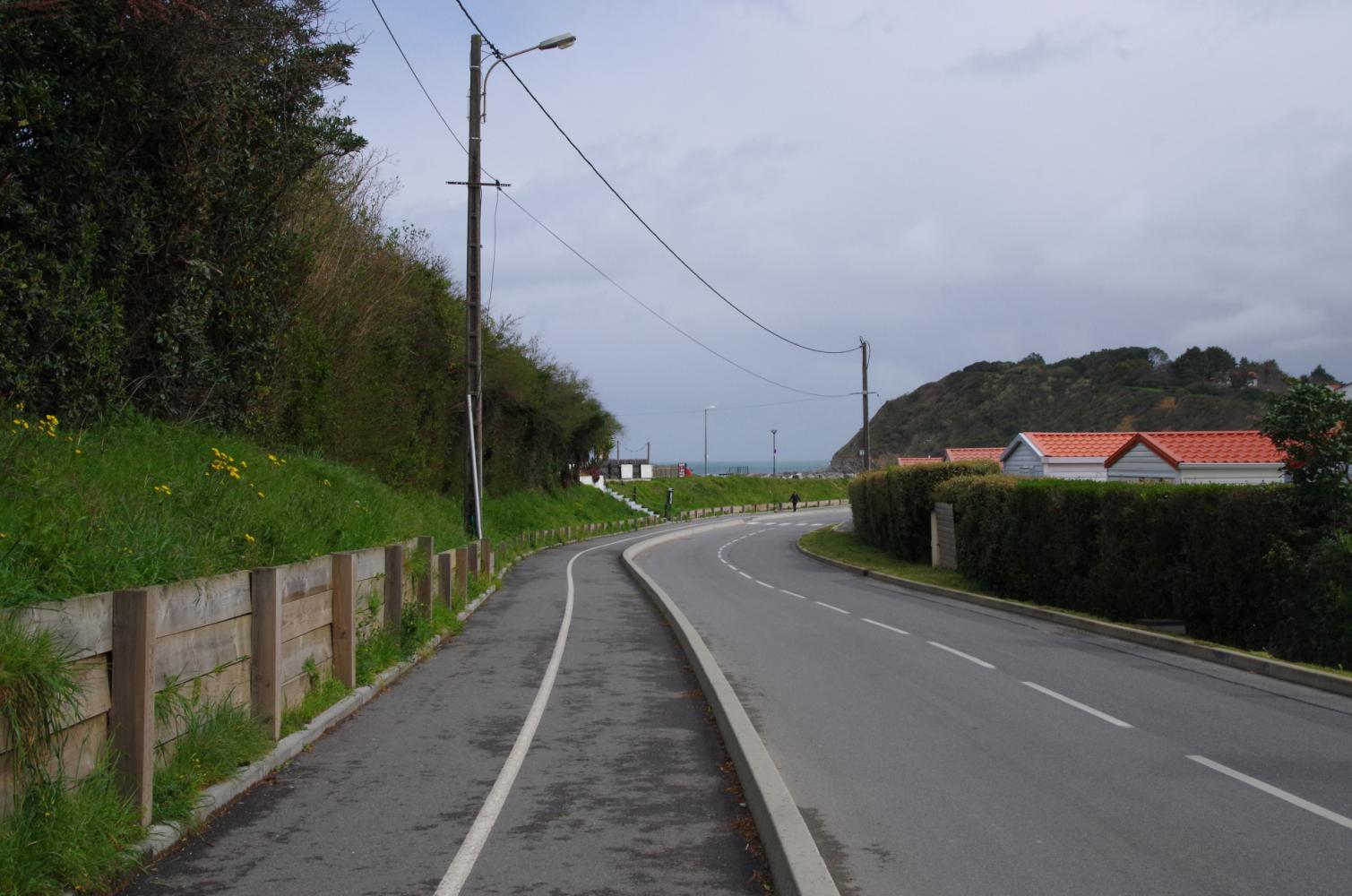 Accès automobile et cyclable à la Plage d'Erromardie