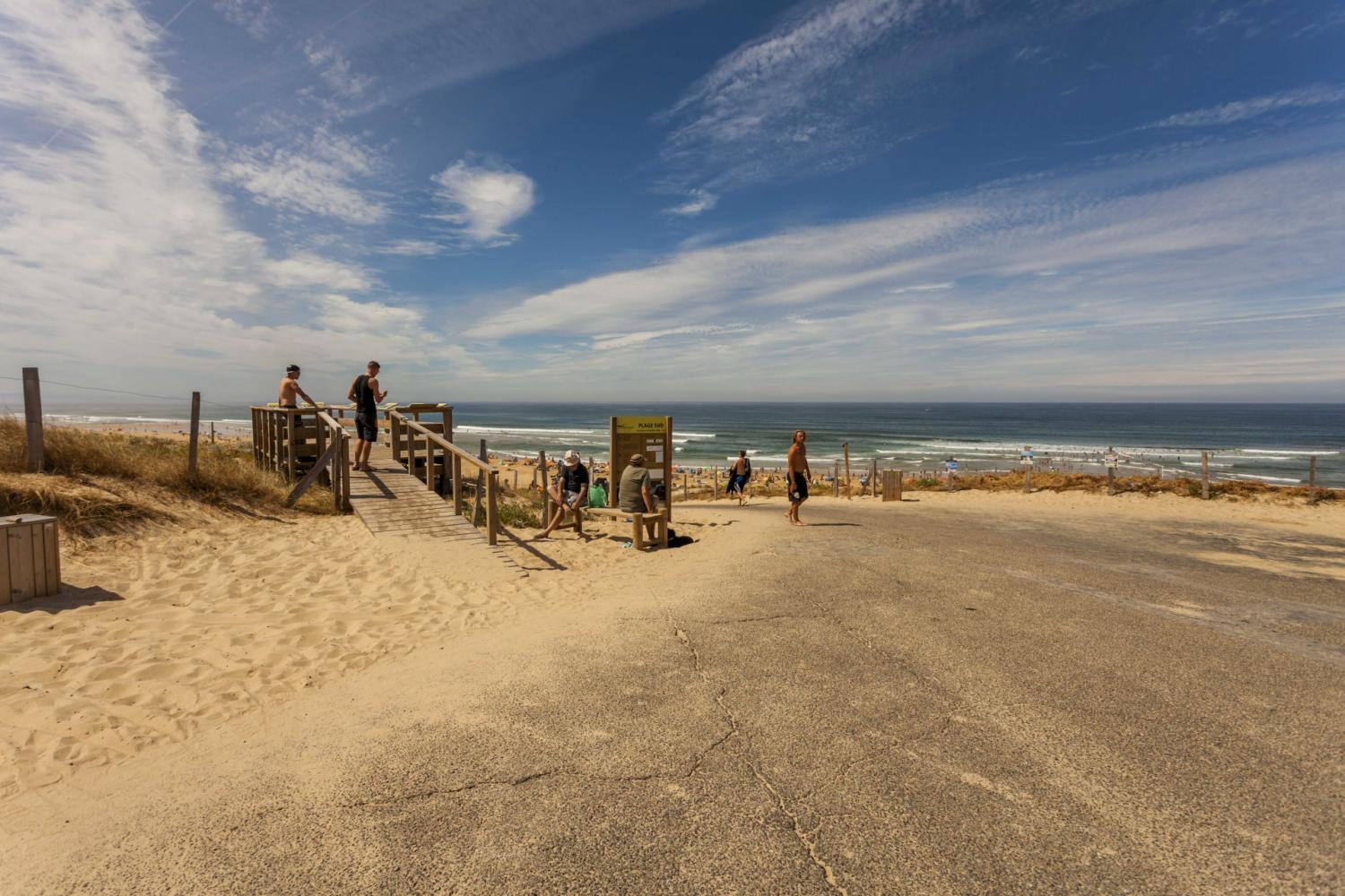 Aménagement d'un petit belvédère en haut de plage