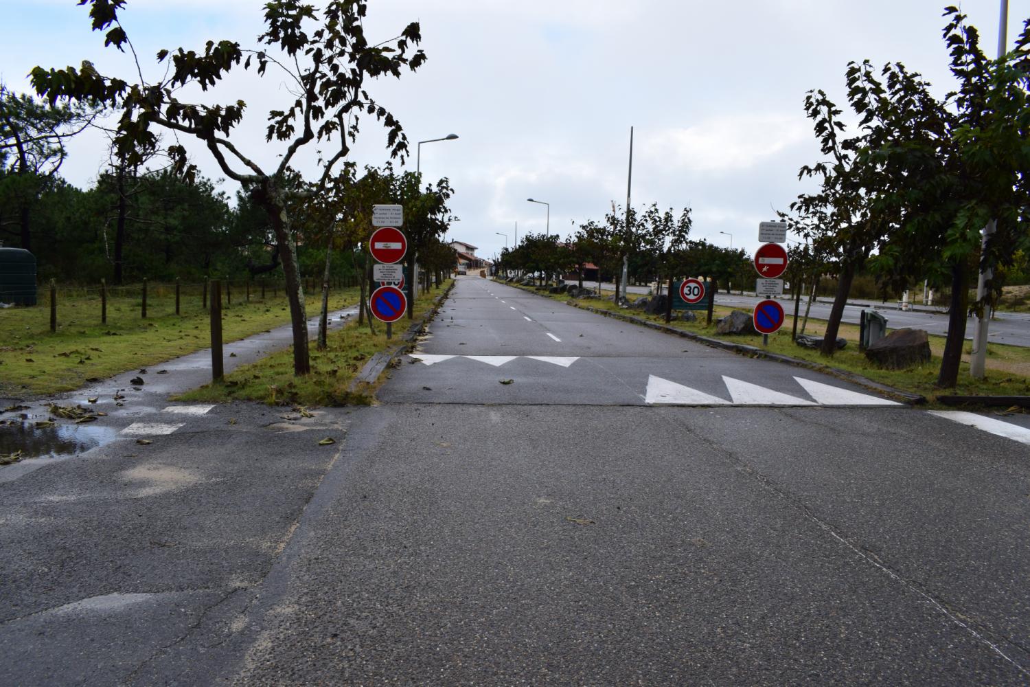 Arrivée sur la station, rue principale