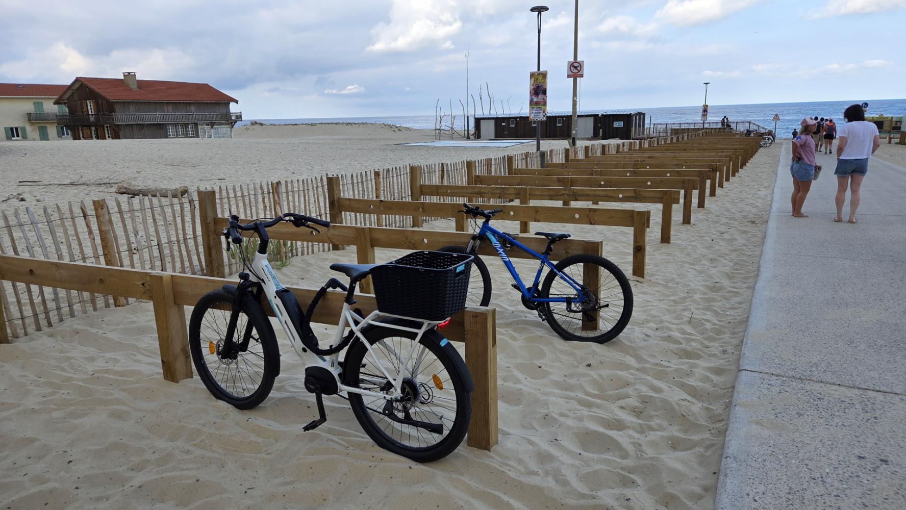 Création de stationnements vélos le long de l'accès principal