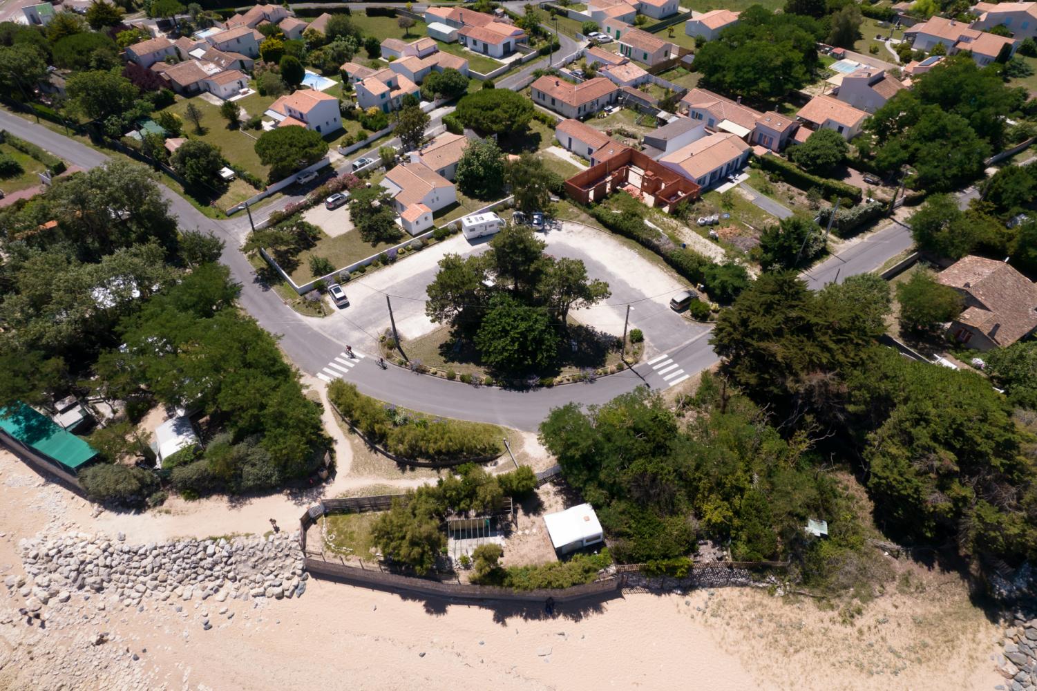 Vue drone depuis l'océan - Les Normands