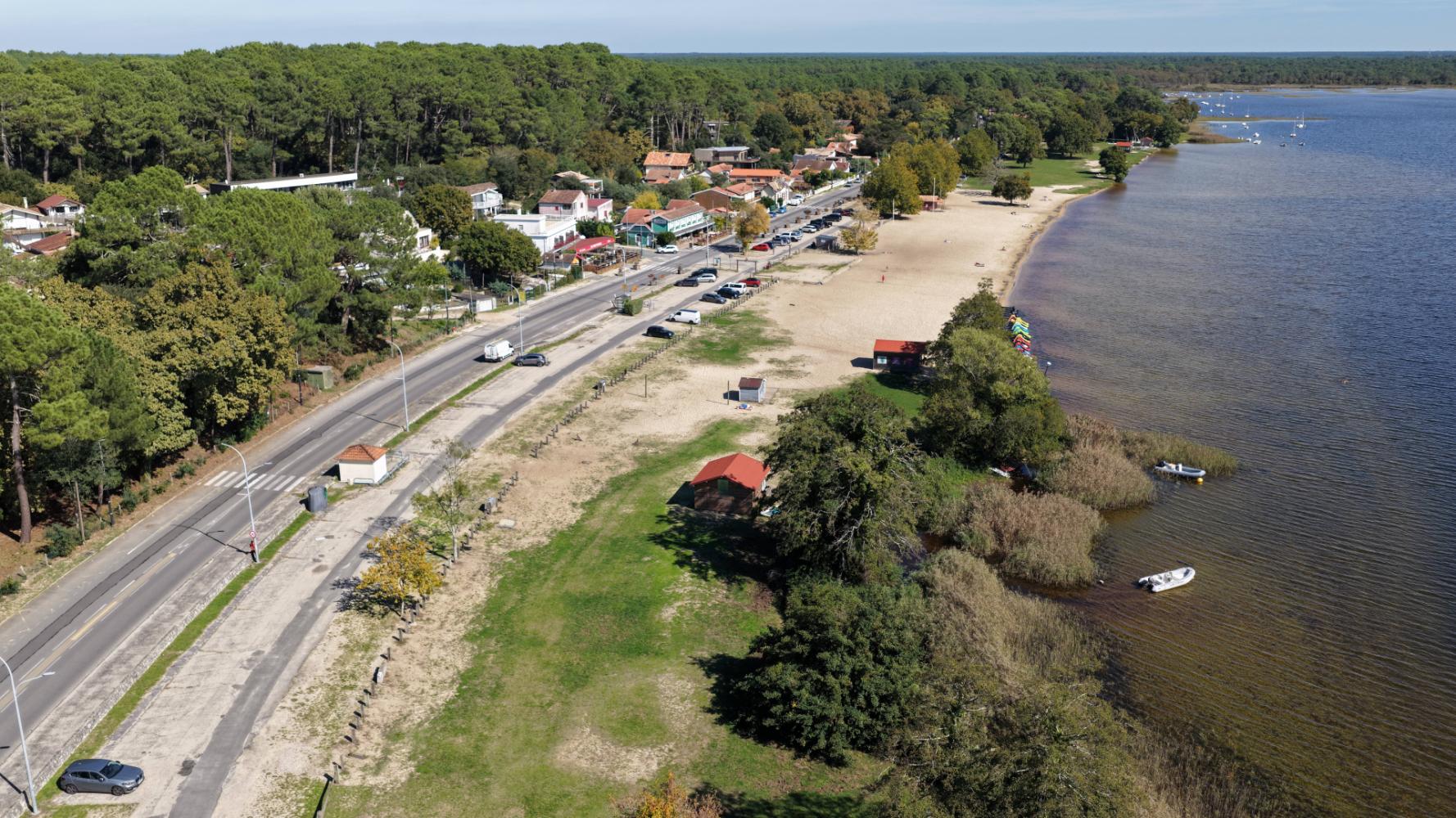 Vue sur le lac de Lacanau et ses abords