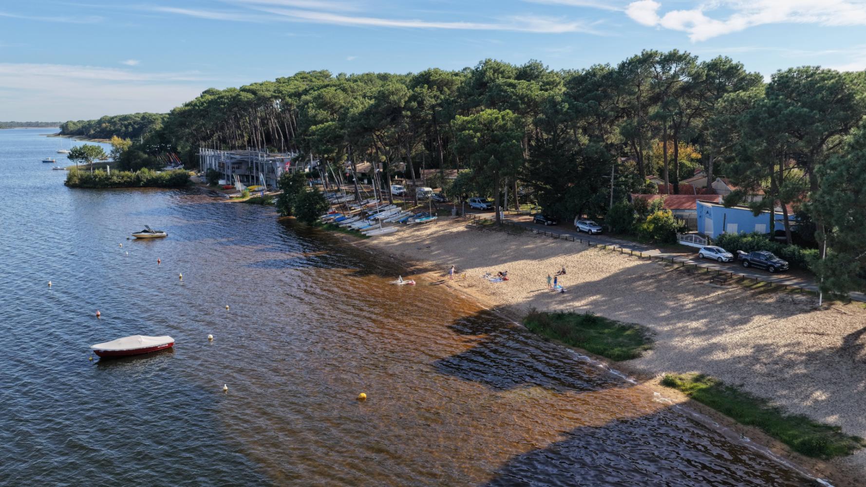 Vue sur le lac de Lacanau et ses abords