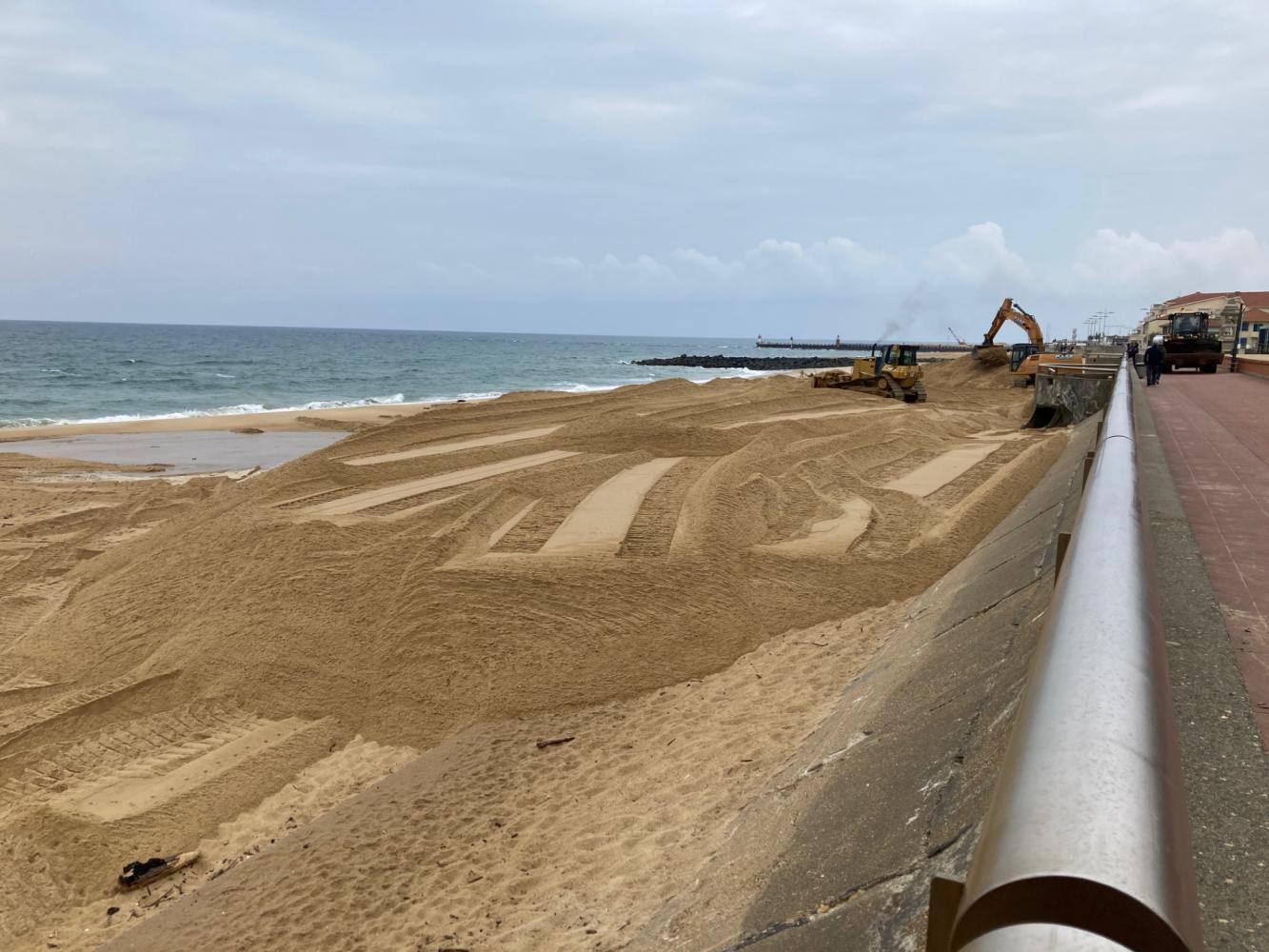 Transfert de sable sur la plage du Prévent via le By-pass