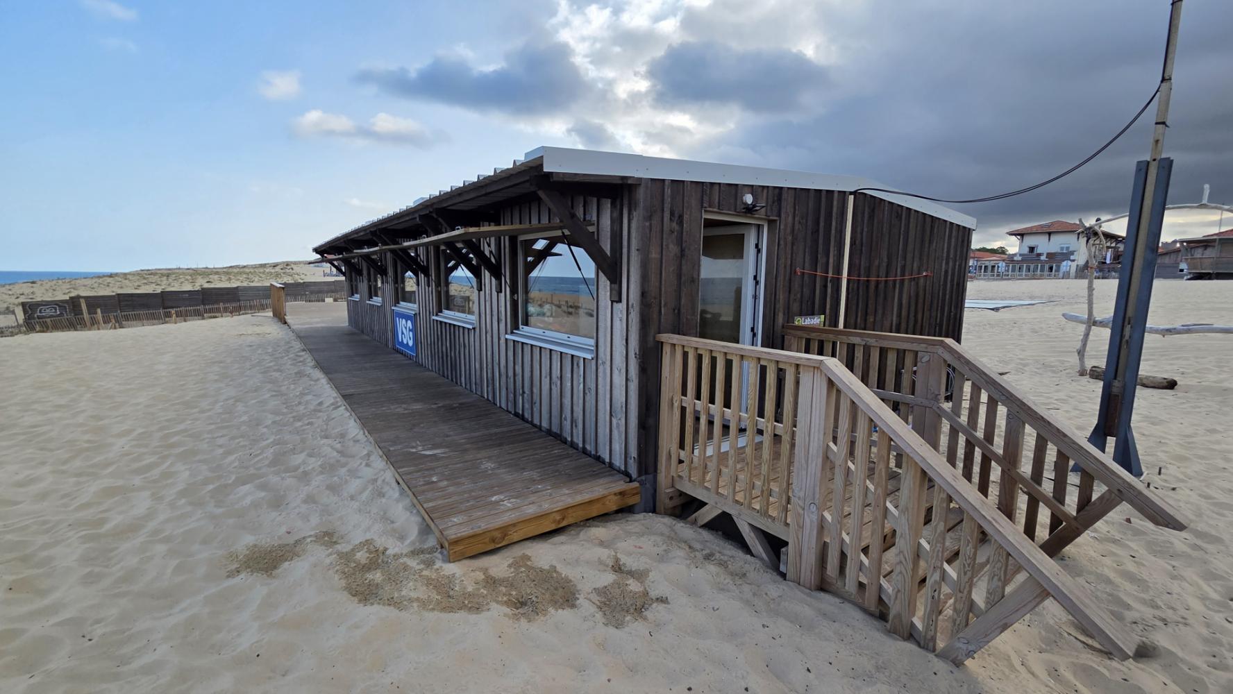 Implantation d'un poste de secours mobile en pin maritime des Landes