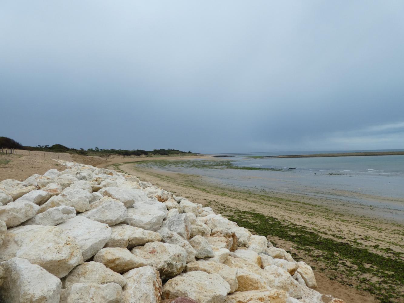 ouvrage de protection et plage - La Perroche