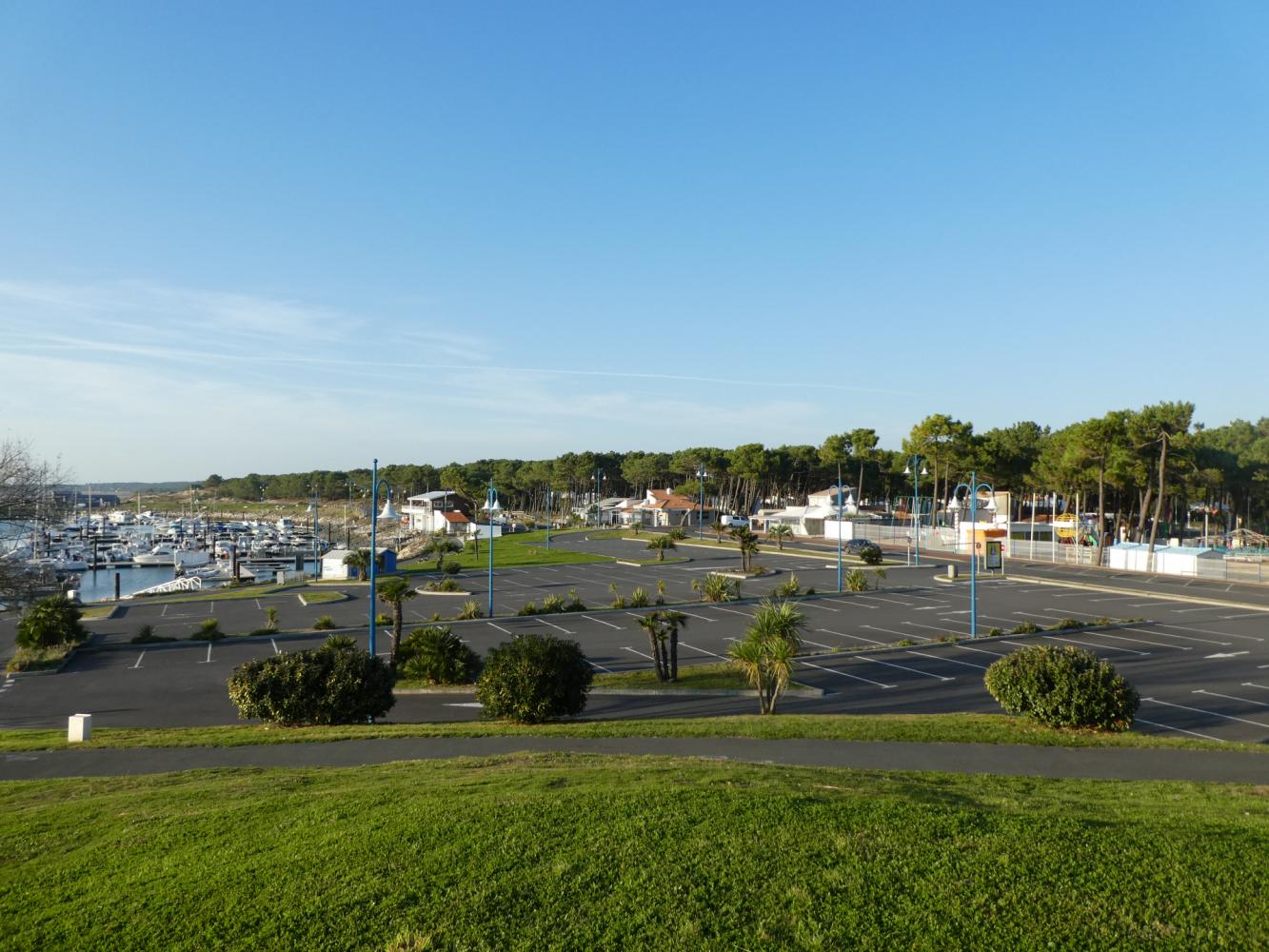 Parking du port de Bonne-Anse