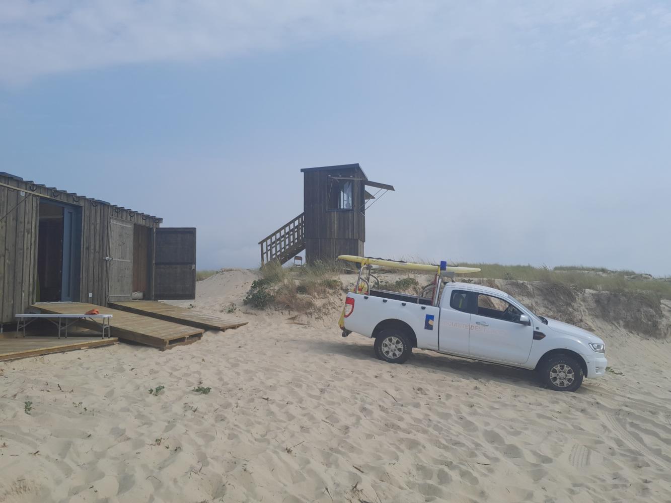 Nouveau poste de secours mobile et sa vigie installé en Juin 2024