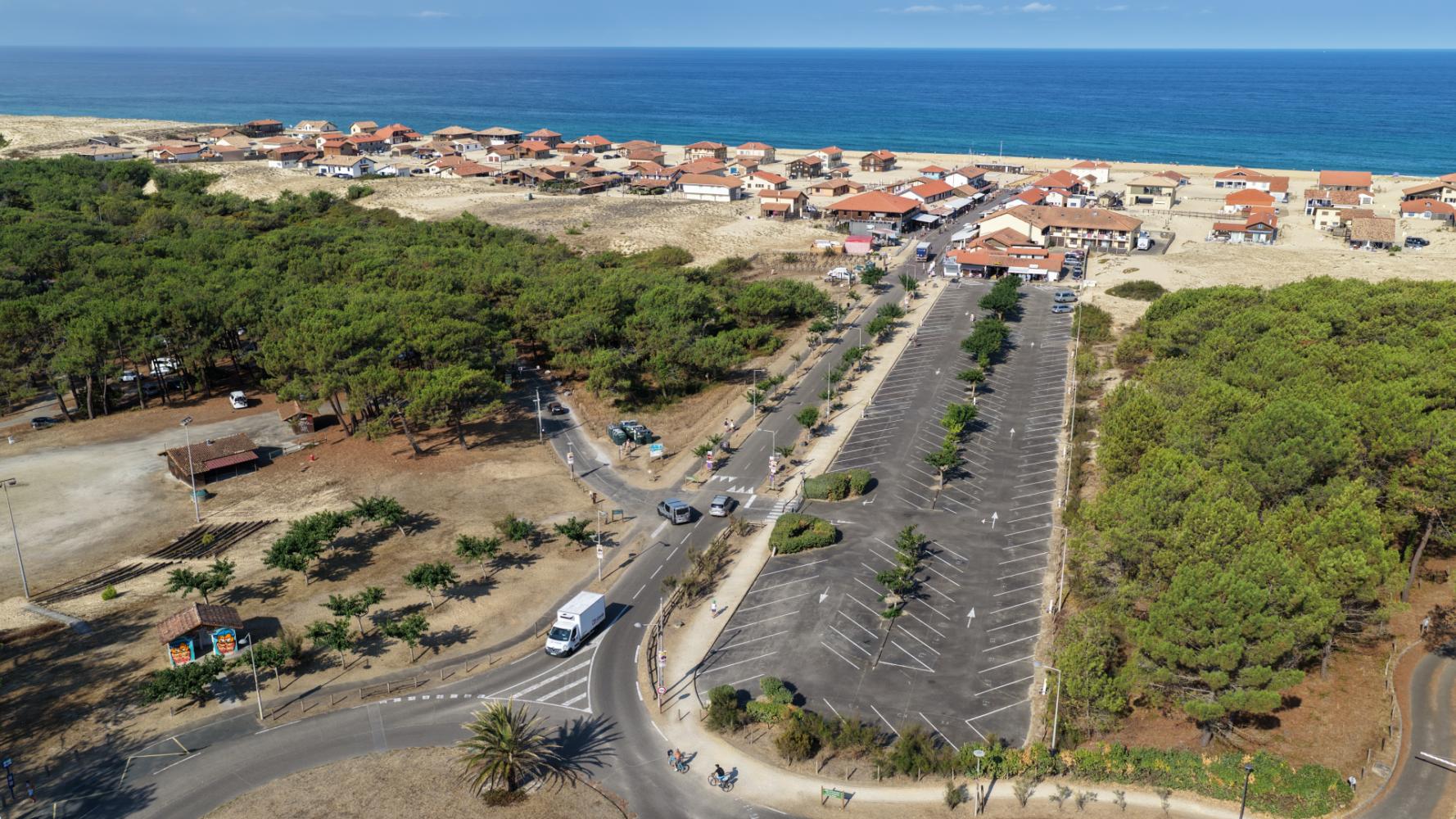 Vue aérienne du parking des Barcottes_Réaménagement prévu en phase 2