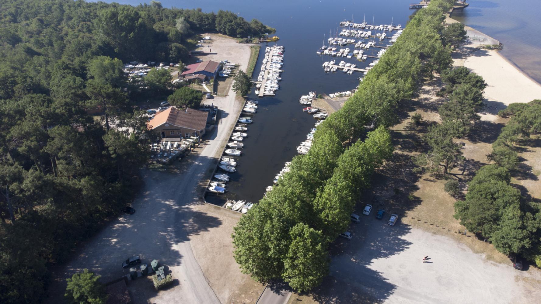 Vue aérienne du port de Parentis