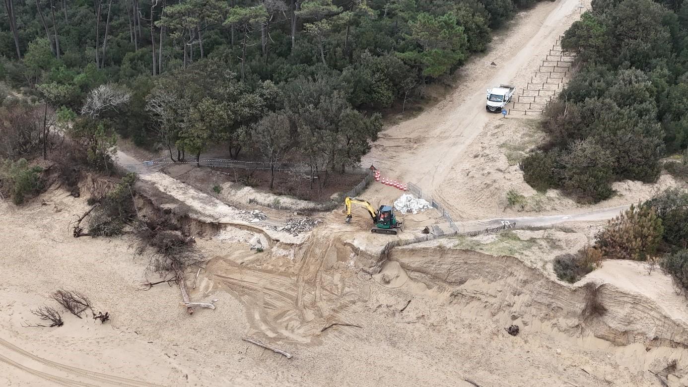 Vue drone de l'accès plage des Combots 2024