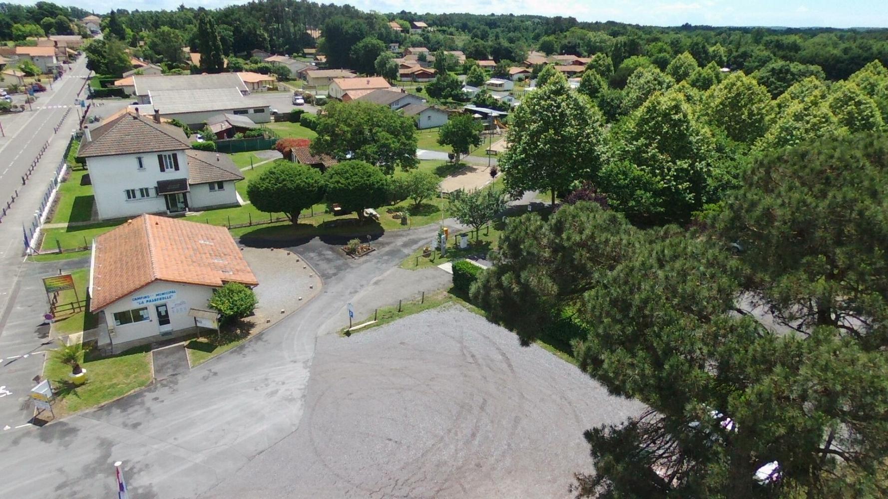 Camping la passerelle st julien en born