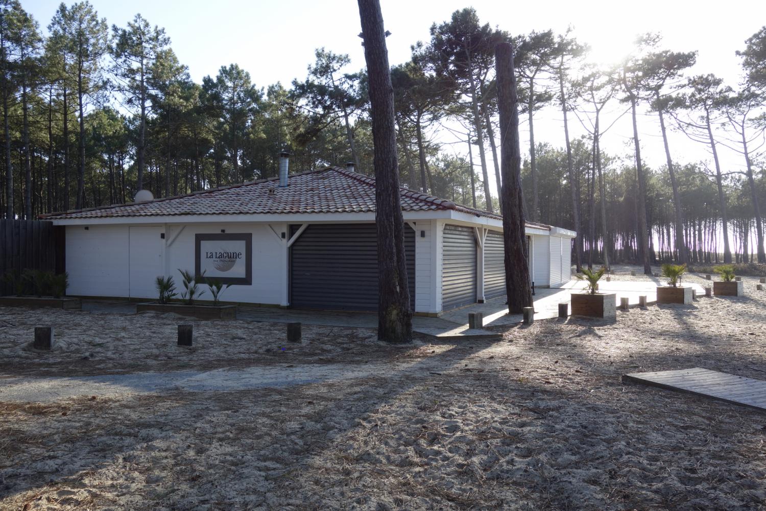 Concessions de plage à la Lagune (photo prise avant incendie)